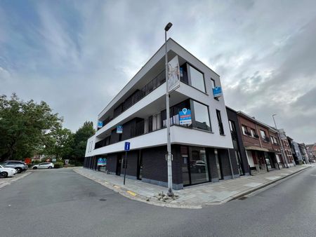 Appartement met natuurlijke lichtinval en riant terras - Photo 5