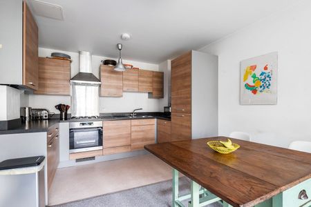 Tarves Way, London, SE10 - Photo 2