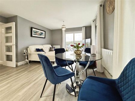 2 bedroom flat to rent - Photo 4