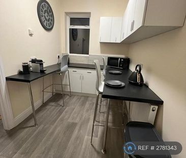 1 bedroom in a house share to rent - Photo 3