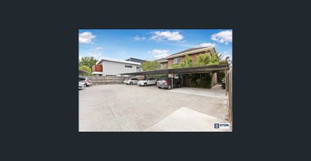 Renovated ground floor apartment! - Photo 2