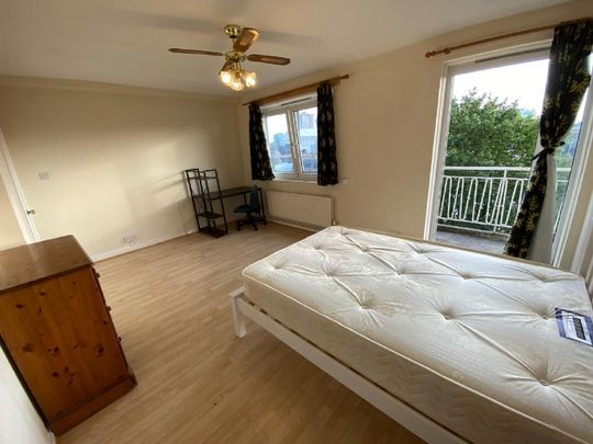 3 bedroom flat to rent - Photo 1