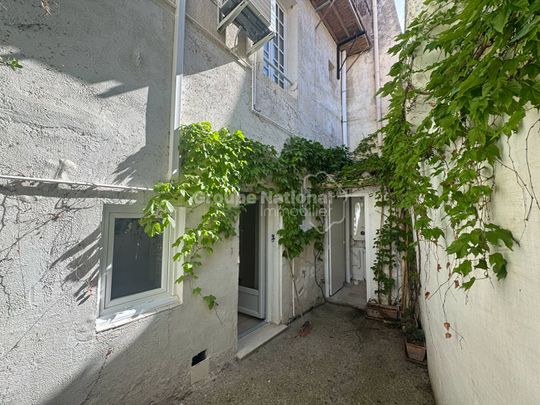 PETIT T2 - RUE DE L'AGNEAU ARLES, - Photo 1