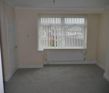 3 bedroom semi-detached house to rent - Photo 6