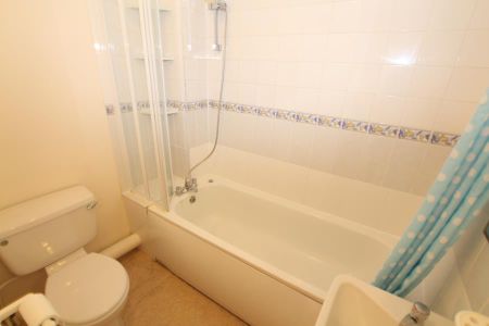 Marston Road, Woking, Surrey, GU21 - Photo 4