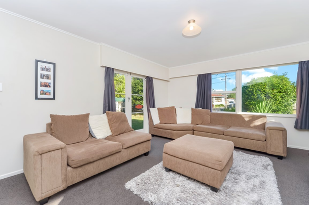 Roomy three bedroom family home, open plan living area, modern kitchen with a dishwasher, single garage. - Photo 1