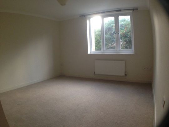 Three Bedroom Apartment to Rent in Taunton - Photo 1