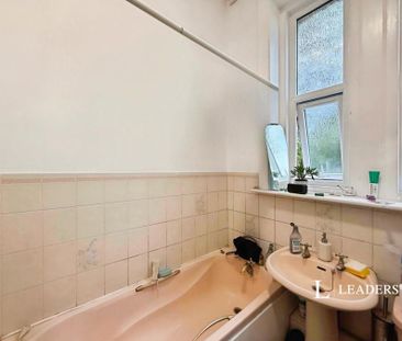 apartment to rent Crag Hall, 15-17 Durley Gardens, Bournemouth, BH2 - Photo 4