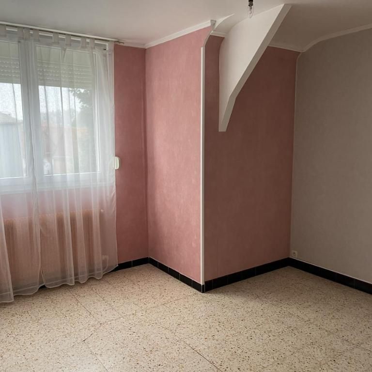 A louer en exclusivité à FRESNOY, très bon état, salle-salon, cuisine, 3 chambres, garage, jardin - Photo 1