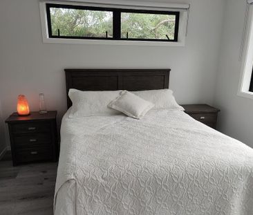 Modern 3-Bedroom Fully Furnished Home – Available - Photo 6