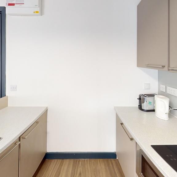 6 bedroom private hall to rent - Photo 1