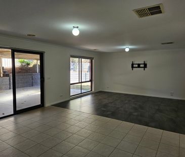 FAMILY LIVING WITH SPACE TO ENTERTAIN!! - Photo 1