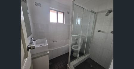 Delightful 4 bedroom in Great Location - Photo 5