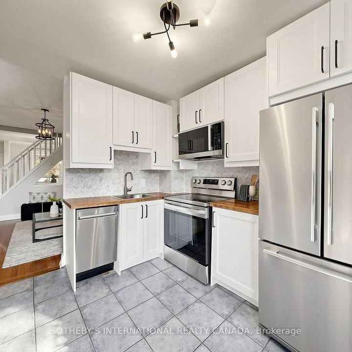 213 Oakcrest Avenue apartment — Toronto, ON (3-Bedroom) - 3 Bedroom - Photo 1