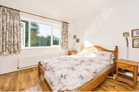 Room in a Shared Flat, Robin Hood Way, SW15 - Photo 2