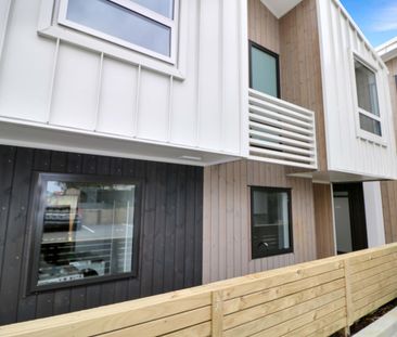 Architecturally Designed Three-Bedroom Townhouse – Karori - Photo 5
