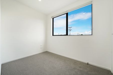 Brand New in Mt Wellington - Photo 4