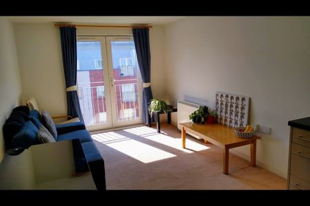 2 Bed Flat, Elmira Way, M5 - Photo 3