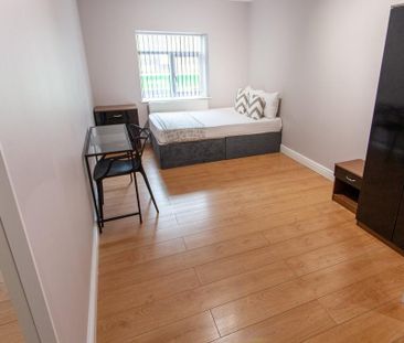 3 bedroom flat to rent - Photo 3