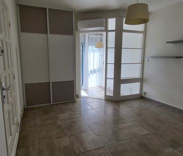 Location Appartement 1 pièce 27m² ST DENIS 97400 - Photo 2