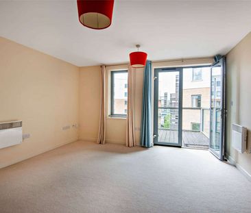 Two bedroom first floor apartment with allocated parking - Photo 6