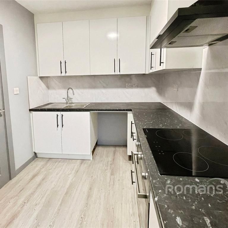 1 bedroom in a house share to rent - Photo 1