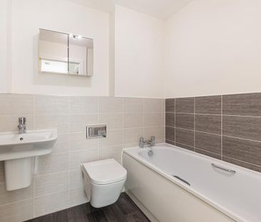 3 bedroom semi-detached house to rent - Photo 6