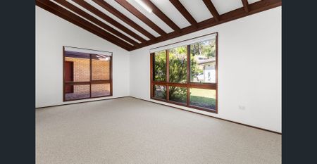 Spacious Family Home - Photo 3