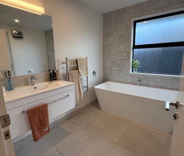 51 Selfe Crescent - Photo 2