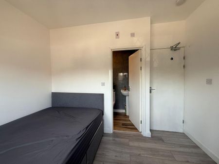 1 bedroom in a house share to rent - Photo 5