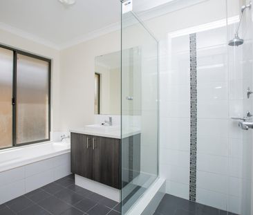 Large Family Home!! - Photo 6