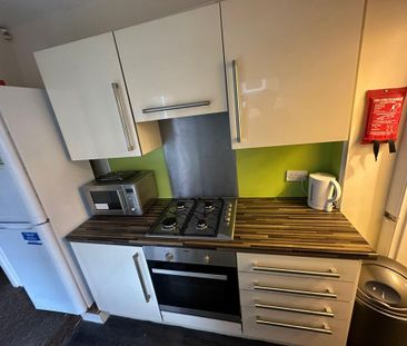4 bedroom terraced house to rent - Photo 5
