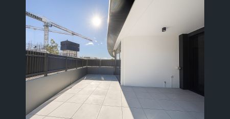 Expansive courtyard apartment - 2 bedroom in Ucello - Photo 5