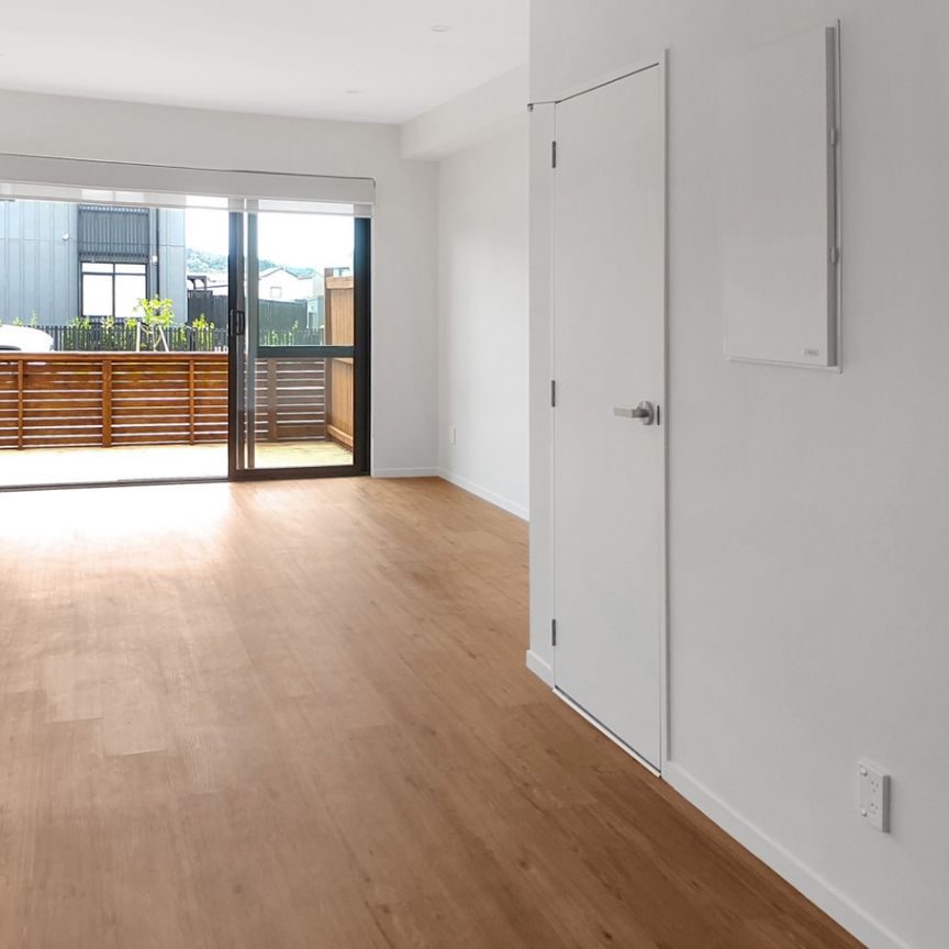 HOBSONVILLE - Terrace House - Photo 1