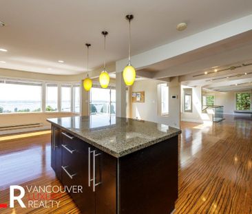 House in West Vancouver, BC - Photo 3