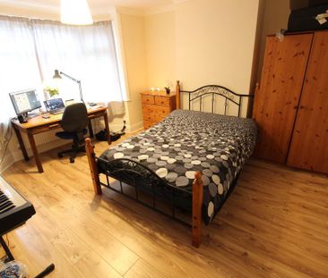 6 bedroom semi-detached house to rent - Photo 4