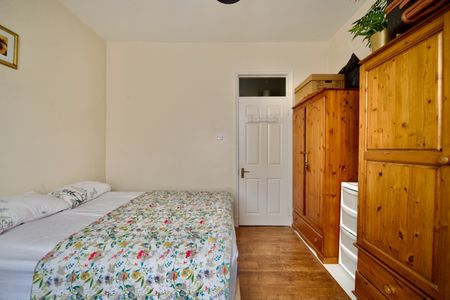 2 Bed Flat, Newport Road, E10 - Photo 3