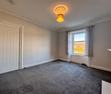 4 bedroom flat to rent - Photo 2
