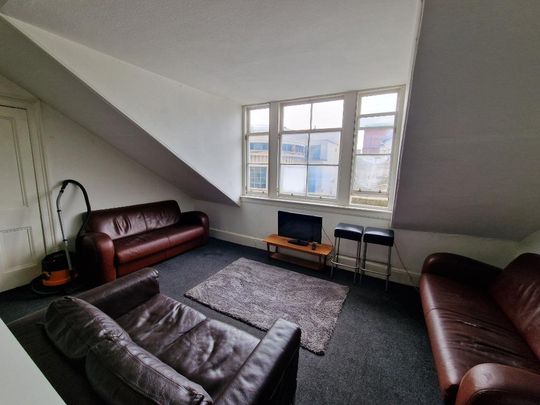 5 bedroom flat to rent - Photo 1