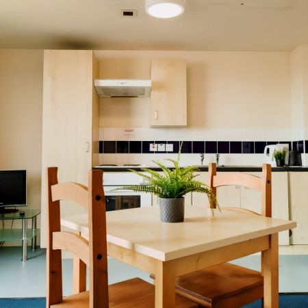 Nice double ensuite bedroom not far from the University of Leeds - Photo 2