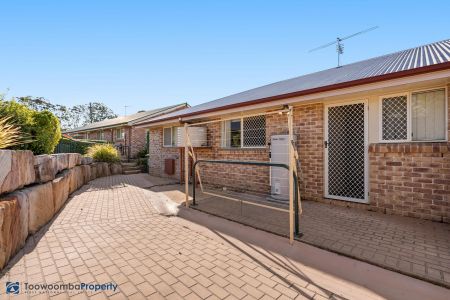 2 bedroom in quiet complex- ideal for retirees! - Photo 5