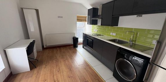 Studio to rent - Photo 2