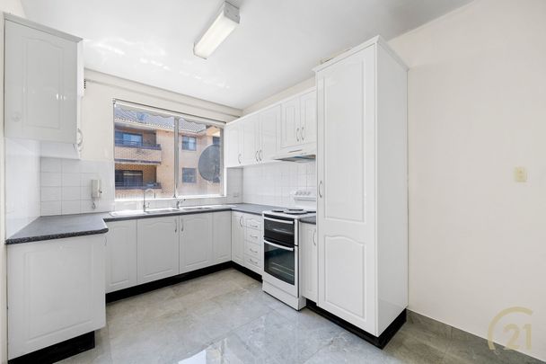 Well Presented 2 Bedroom Unit, Located in Fairfield! - Photo 1