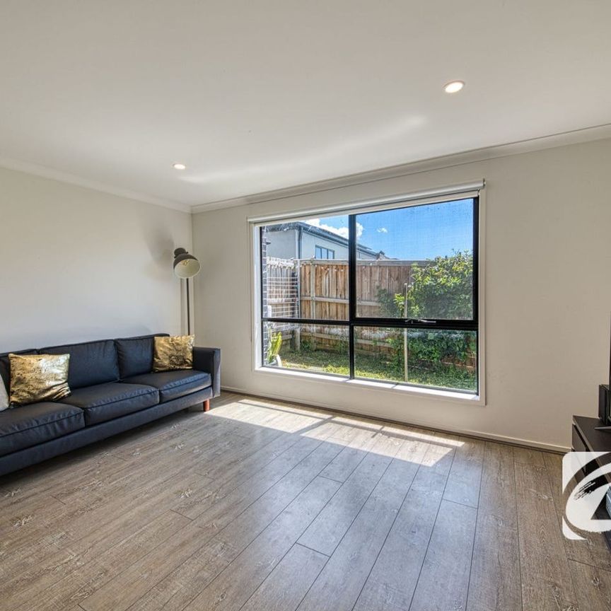 PARK FACING BEAUTY - Photo 1