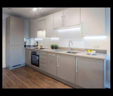 Studio Flat, Barking Wharf Square, IG11 - Photo 2