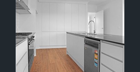 ELEGANT NEW HOME - Photo 3