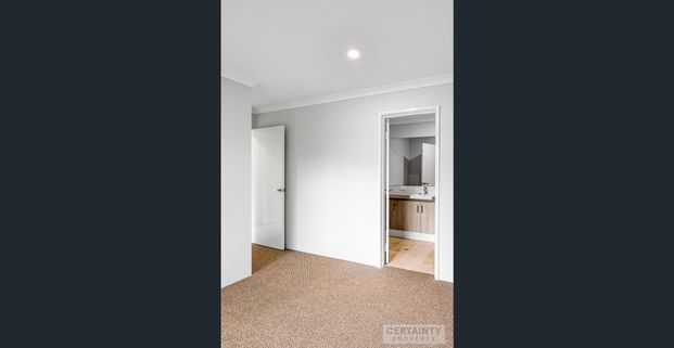 Modern stylish Home perfect for small families in Byford - Photo 1