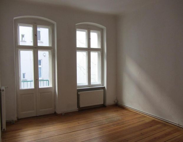 Spacious 2 bedrooom apartment in leafy Pankow district with kitchen and furniture - Photo 1