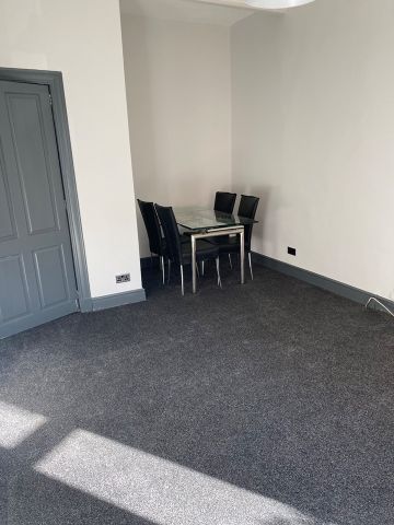 2 Bed Flat, Springhill Gardens, G41 - Photo 2