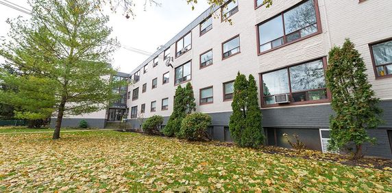 Crown Hill Place Apartments - Photo 2